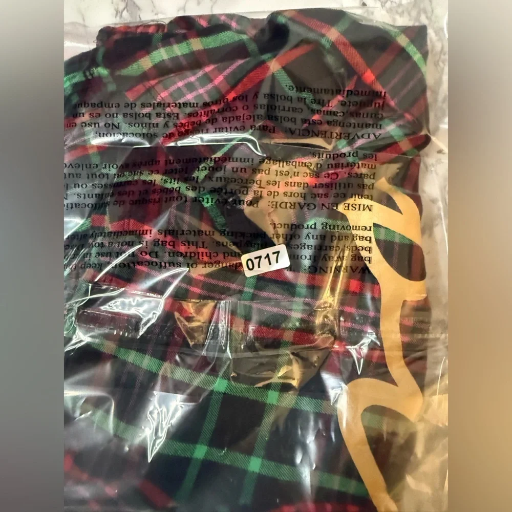Victoria’s Secret PINK Black Red and Green plaid pajama shorts Sm Gold Logo